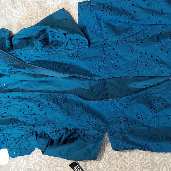 New york and company zip up romper cut out sides - Picture 3 of 4